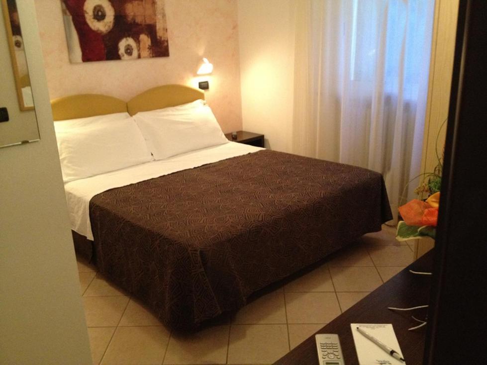צ'סנטיקו Hotel Numi & Medusa חדר תמונה