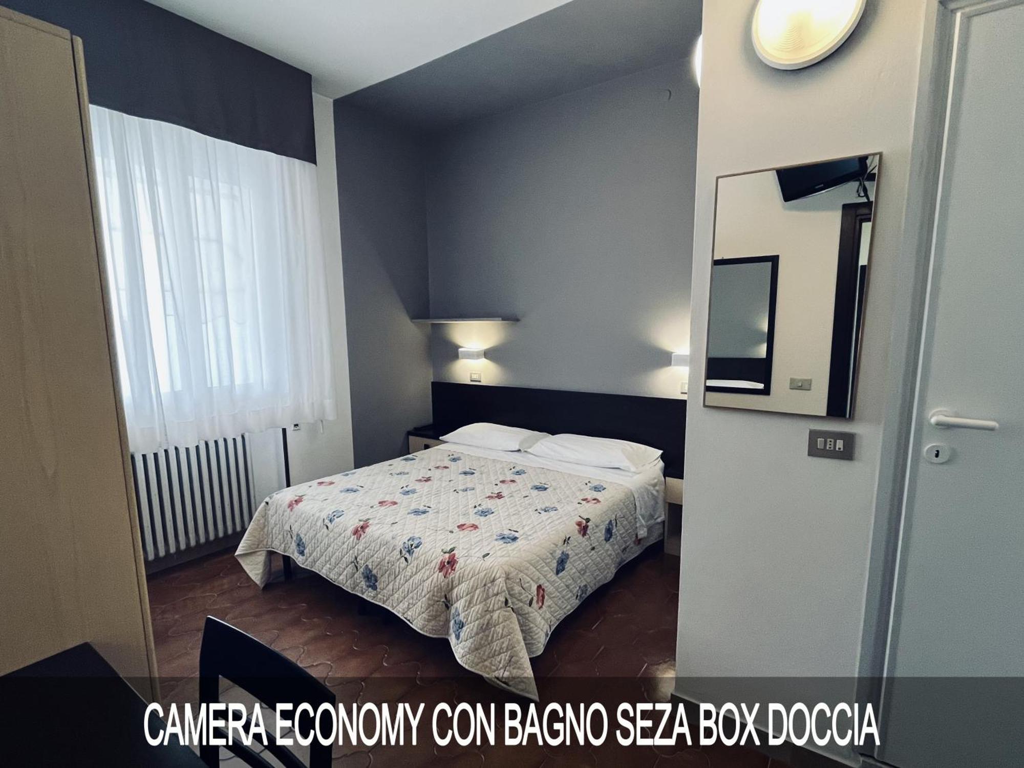 צ'סנטיקו Hotel Numi & Medusa מראה חיצוני תמונה